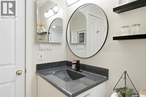 266 Chitek Terrace, Saskatoon, SK - Indoor Photo Showing Bathroom