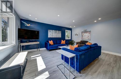 2 Maplewood Drive, Tiny, ON - Indoor Photo Showing Living Room