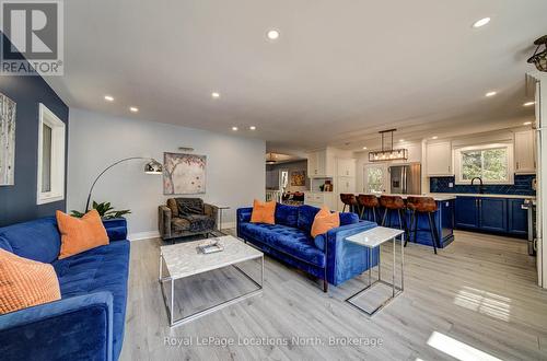 2 Maplewood Drive, Tiny, ON - Indoor Photo Showing Living Room