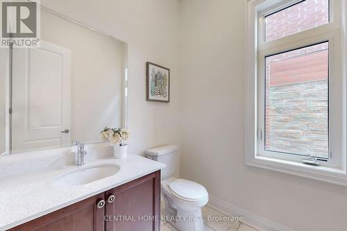 27 Upbound Court, East Gwillimbury, ON - Indoor Photo Showing Bathroom