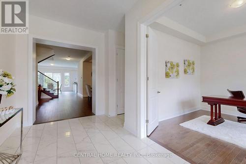27 Upbound Court, East Gwillimbury, ON - Indoor Photo Showing Other Room