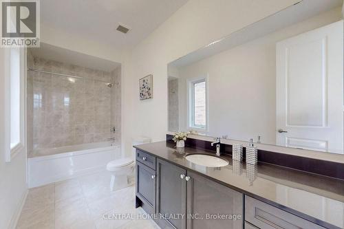 27 Upbound Court, East Gwillimbury, ON - Indoor Photo Showing Bathroom