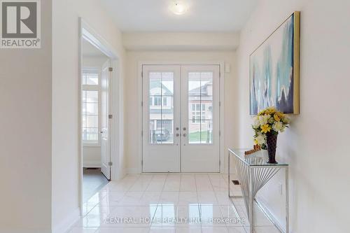27 Upbound Court, East Gwillimbury, ON - Indoor Photo Showing Other Room