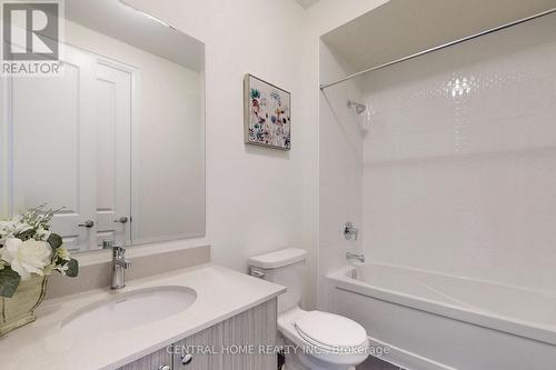 27 Upbound Court, East Gwillimbury, ON - Indoor Photo Showing Bathroom