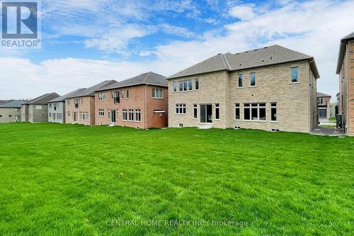 27 Upbound Court, East Gwillimbury, ON - Outdoor