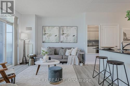 1101 - 58 Marine Parade Drive, Toronto, ON - Indoor Photo Showing Living Room