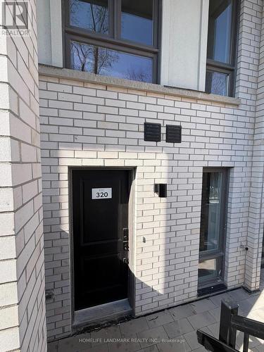 320 - 5 BANCROFT LANE  Richmond Hill, ON L4E 1M1