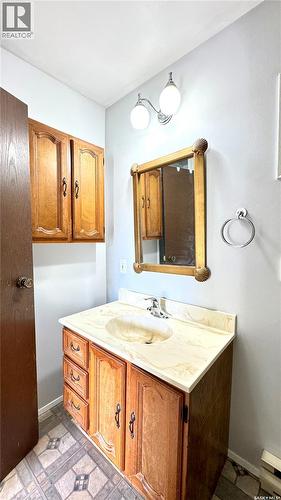 209 1St Street E, Dinsmore, SK - Indoor Photo Showing Bathroom