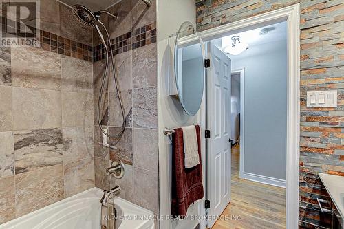 286 Panorama Crescent, London South (South J), ON - Indoor Photo Showing Bathroom
