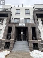 202 - 3 BANCROFT LANE Richmond Hill, ON L4E 1M1