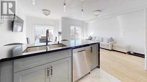 32 Arco Circle, Vaughan, ON - Indoor Photo Showing Kitchen