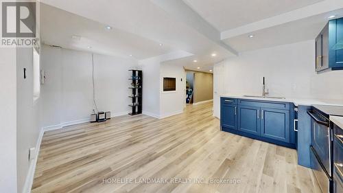 32 Arco Circle, Vaughan, ON - Indoor Photo Showing Kitchen