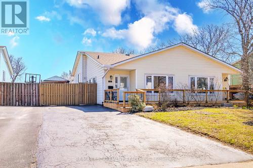 28 GOLDEN ORCHARD DRIVE  Hamilton, ON L9H 4Z8