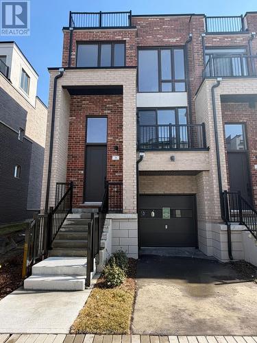 19 BANCROFT LANE  Richmond Hill, ON L4E 1M1