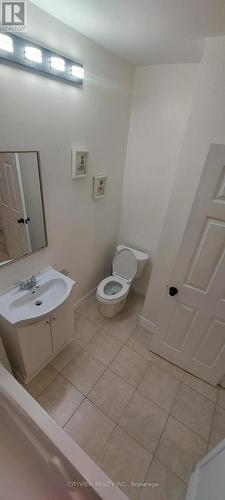 28 Foxacre Row, Brampton, ON - Indoor Photo Showing Bathroom