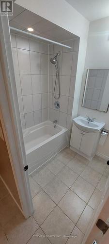 28 Foxacre Row, Brampton, ON - Indoor Photo Showing Bathroom