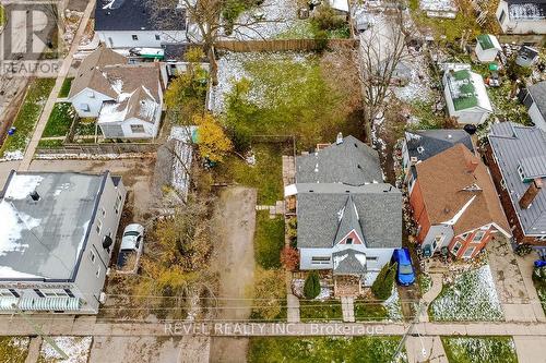 44 PARKSIDE DRIVE  Barrie, ON L4N 1W9