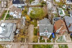 44 PARKSIDE DRIVE Barrie, ON L4N 1W9