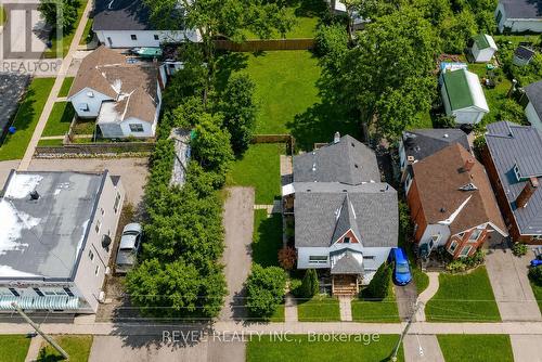 44 PARKSIDE DRIVE  Barrie, ON L4N 1W9