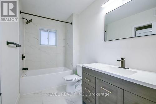 Main 4 pc bath - 44 Parkside Drive, Barrie, ON 