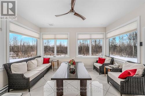 699 Ballycastle Crescent, Ottawa, ON - Indoor Photo Showing Living Room