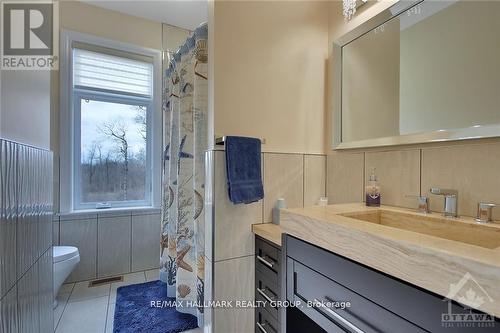 699 Ballycastle Crescent, Ottawa, ON - Indoor Photo Showing Bathroom