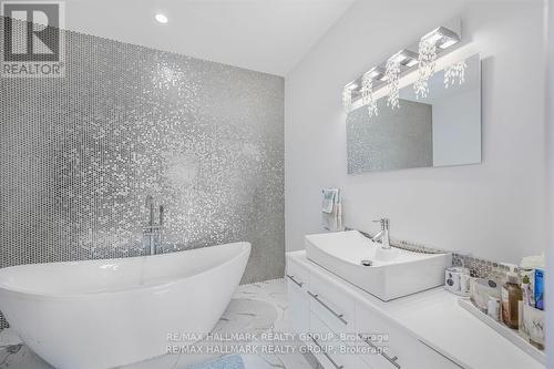 699 Ballycastle Crescent, Ottawa, ON - Indoor Photo Showing Bathroom