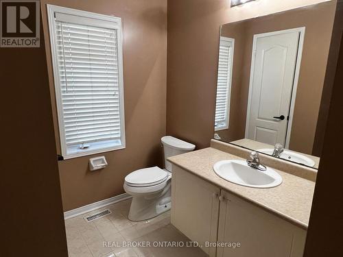 7315 Lowville Heights, Mississauga, ON - Indoor Photo Showing Bathroom