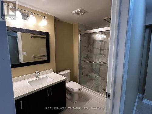 7315 Lowville Heights, Mississauga, ON - Indoor Photo Showing Bathroom