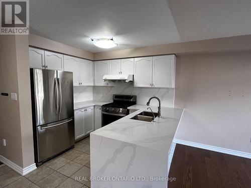 7315 Lowville Heights, Mississauga, ON - Indoor Photo Showing Kitchen With Stainless Steel Kitchen