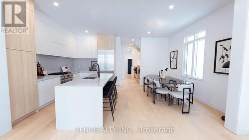 12 IMOGENE COURT S  Richmond Hill, ON L4C 6J7