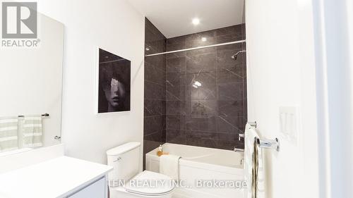 12 Imogene Court S, Richmond Hill, ON - Indoor Photo Showing Bathroom