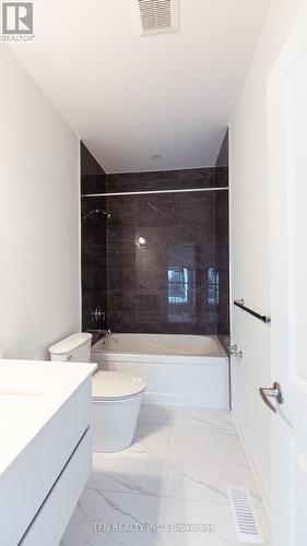 12 Imogene Court S, Richmond Hill, ON - Indoor Photo Showing Bathroom