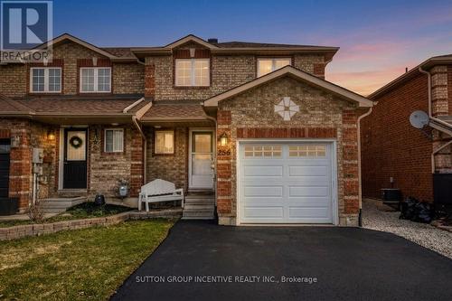 256 DUNSMORE LANE  Barrie, ON L4M 7A7