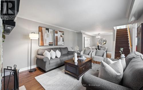 1433 Andros Boulevard, Mississauga, ON - Indoor Photo Showing Living Room