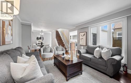 1433 Andros Boulevard, Mississauga, ON - Indoor Photo Showing Living Room