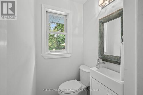 1589 Crediton Parkway, Mississauga, ON - Indoor Photo Showing Bathroom