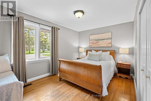 1589 Crediton Parkway, Mississauga, ON - Indoor Photo Showing Bedroom