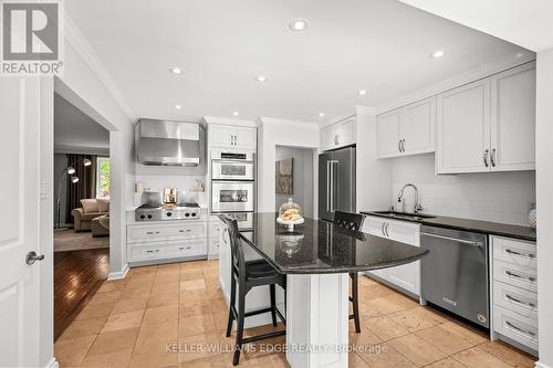 1589 Crediton Parkway, Mississauga, ON - Indoor Photo Showing Kitchen With Stainless Steel Kitchen With Upgraded Kitchen