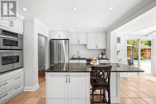 1589 Crediton Parkway, Mississauga, ON - Indoor Photo Showing Kitchen With Stainless Steel Kitchen With Upgraded Kitchen