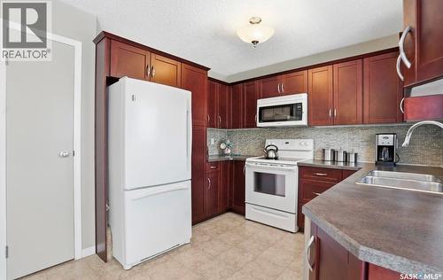 403 Bronson Crescent, Saskatoon, SK - Indoor Photo Showing Kitchen With Double Sink