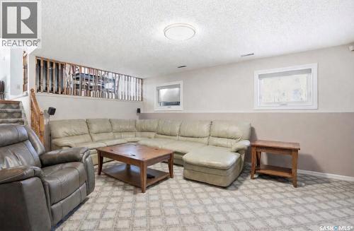 403 Bronson Crescent, Saskatoon, SK - Indoor Photo Showing Living Room