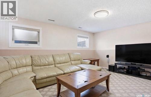 403 Bronson Crescent, Saskatoon, SK - Indoor Photo Showing Living Room