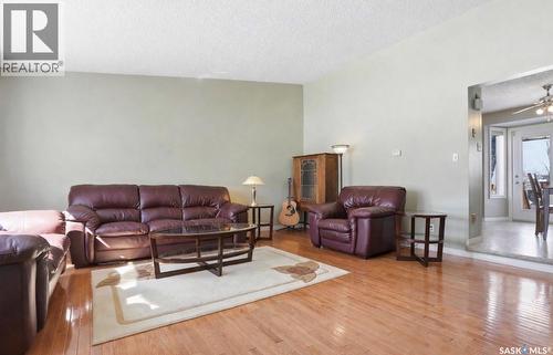 403 Bronson Crescent, Saskatoon, SK - Indoor Photo Showing Living Room