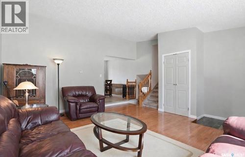 403 Bronson Crescent, Saskatoon, SK - Indoor Photo Showing Living Room