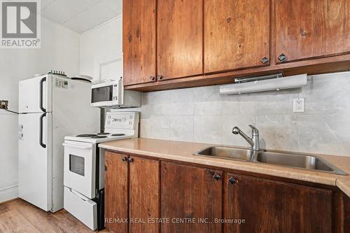 84 Bank Street N, Renfrew, ON - Indoor Photo Showing Kitchen With Double Sink