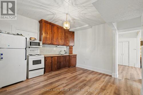 84 Bank Street N, Renfrew, ON - Indoor Photo Showing Kitchen