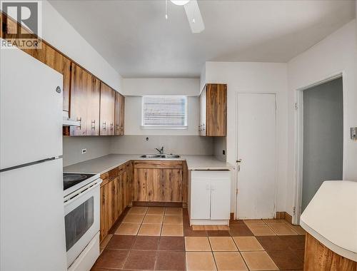 2172 Second Avenue, Trail, BC - Indoor Photo Showing Kitchen With Double Sink
