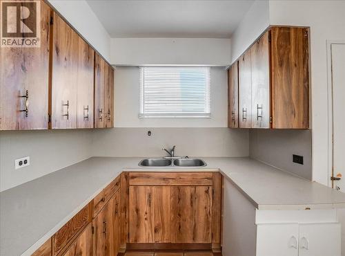 2172 Second Avenue, Trail, BC - Indoor Photo Showing Kitchen With Double Sink