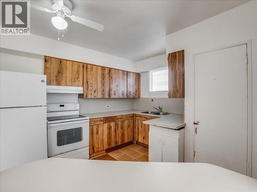 2172 Second Avenue, Trail, BC - Indoor Photo Showing Kitchen With Double Sink
